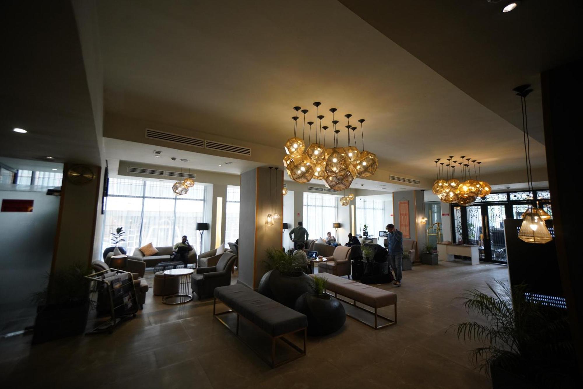 Mado Hotel Addis Ababa Exteriör bild